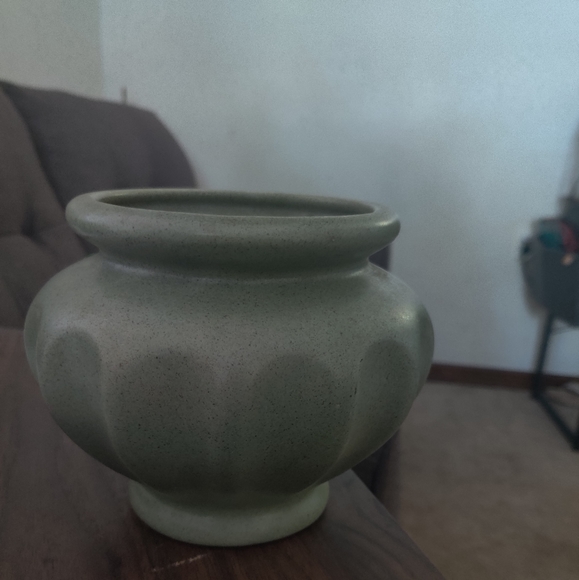 Haegar USA Patent Design #195-034 MCM Avocado urn/vase - Picture 1 of 4